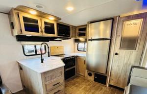 Premium Alpha Wolf Camper Relax, Camp & Unwind
