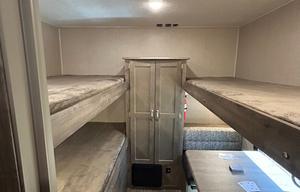 2019 Palomino Puma w Outdoor Kitchen Sleeps 10