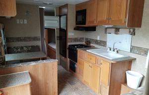 2009 Gulf Stream Kingsport 295 QB LE Trailer