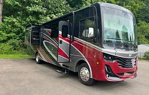 Relaxing Luxury RV Rental w/bunkhouse