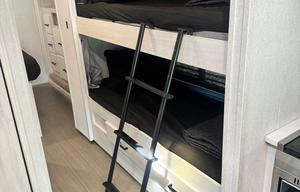 Luxury Family RV • Sleeps 8 • Bunks | Scout