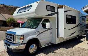 2010 Coachmen Freelander | Clean & Roomy Family RV