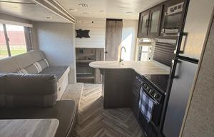 Family Friendly 2022 Cruise Lite trailer