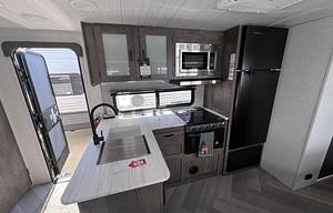 2023 Salem Cruise Lite 28VBXL RV rental photo 5