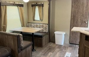 2018 Palomino Puma XLE Lite 27RBQC RV rental photo 8