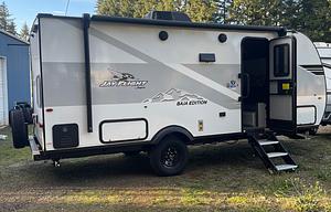 The little lodge - cozy family camper for 8!