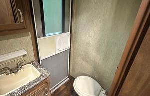 3 SLIDE SPACIOUS AND COMFY DISCOUNT M2M AVAILABLE