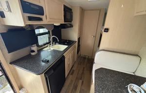 Comfortable Family RV | Kitchen & Bath