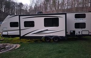 MoJo's 2018 Coachmen Freedom Express 29SE Sleeps 9