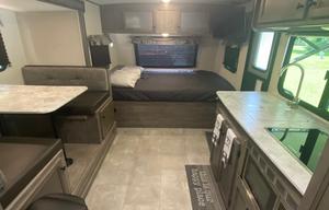 Sleeps 6 Outdoor kitchen Smart TV and SUV towable!