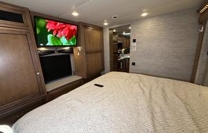 A-6 Newmar  33' , King Bed, Easy-Drive — Sleeps 5