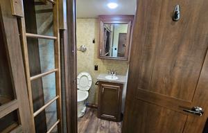 2 Bedroom, 2 Bath Luxury RV