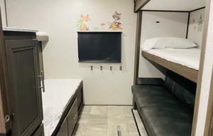 Kids Love The Hitch Hiker 2021 UltraLite-Sleeps 11