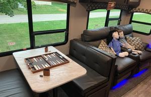 2019 venture Sporttrek 327VIK