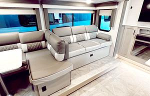 BRAND NEW!! 2024 Wildwood 28VBXL fit for a KING!!