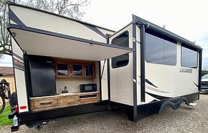 Luxury Bunkhouse Camper – Pet & Family Friendly