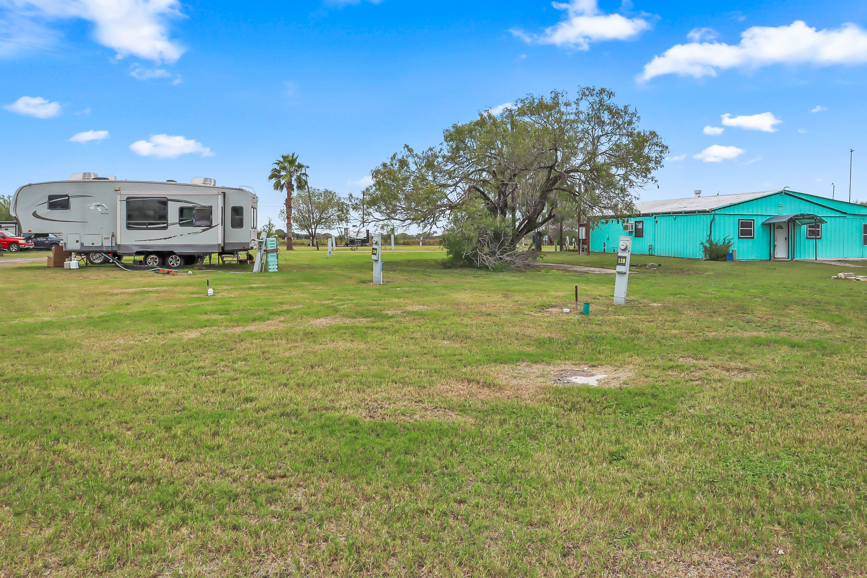 Mathis Motor Inn & RV Park