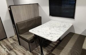 Sleeps 5 With an Electric Fireplace/coffee Maker