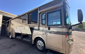 2005 Winnebago Journey 36M
