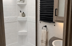 "Mountain Breeze" Keystone  Passport sleeps  6