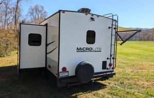 Flagstaff Micro Lite | Modern and cozy w/ 2 slides