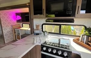 Big Merla Sleeps 7 and Bring your Furry Friends