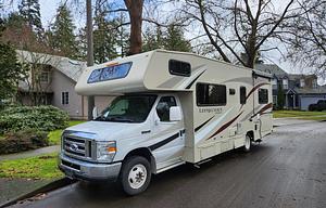 Clean & Comfy 2016 Coachmen Leprechaun 26DS