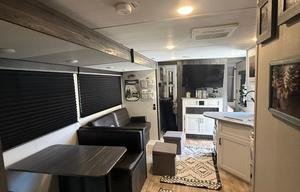Ruelle get away Camper kid and pet friendly.