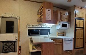 LARGE renovated 5th wheel 2 bdrm w. delivery