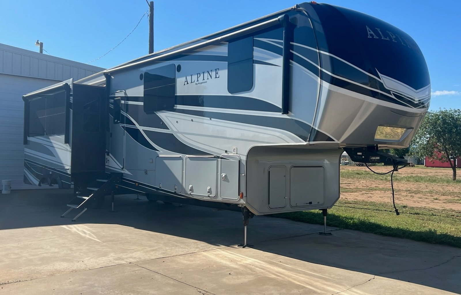 2022 Keystone RV Alpine 3910RK