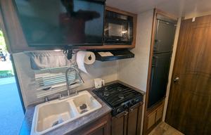 Easy to tow hard shell camper trailer for 5
