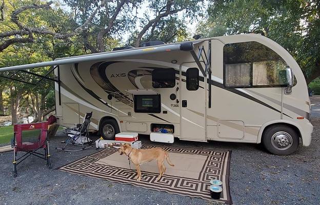 2017 Thor Motor Coach Axis 24.1