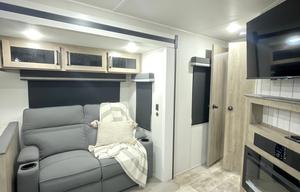 2024 Palomino Puma 32BH2B RV rental photo 8