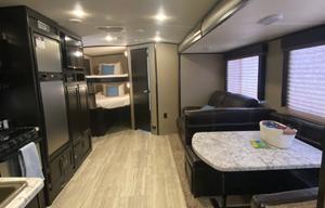 2017 Grand Design Imagine 2800BH RV rental photo 12