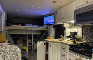 2015 Palazzo 36.1 RV rental photo 12