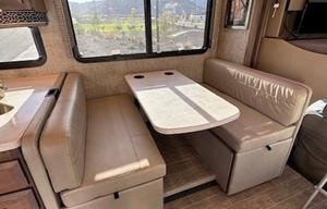 2022 Thor Motor Coach Omni BH35