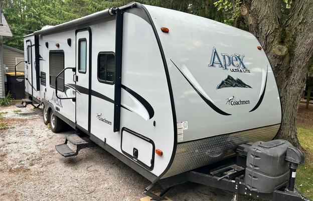 Spacious 28' Camper