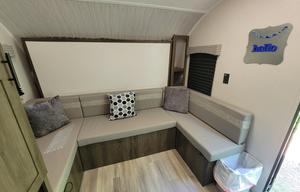 Casey & Crystal's Kid Friendly Vacation on Wheels