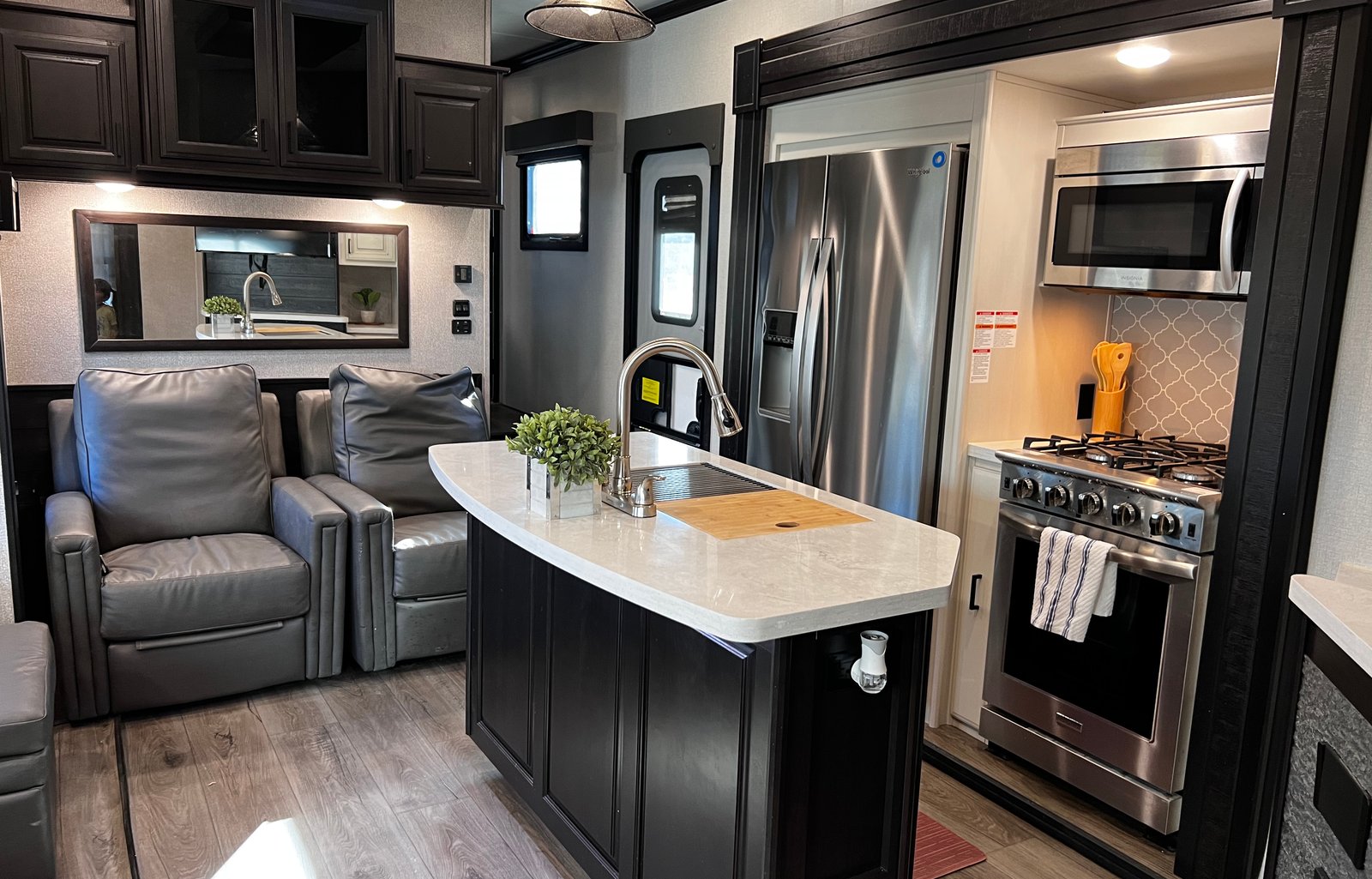 2021 Highland Ridge RV Silverstar XLT 427BHS