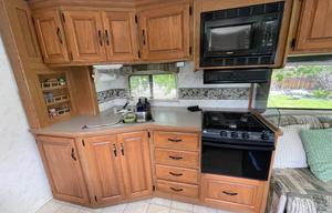 2000 Four Winds RV Hurricane 32A