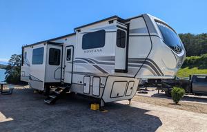 Montana Legacy | Large Luxurious RV with 5 slides