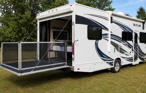 Trailblazer • Sleeps 6 Class C Toy Hauler • Outlaw