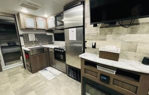 Kids Love The Hitch Hiker 2021 UltraLite-Sleeps 11