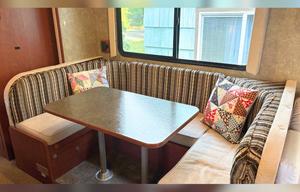 Windwaker - Eugene’s Roomy and Cozy Motorcoach