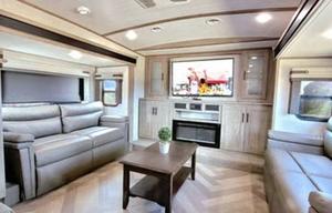 'Hilda' 2020 Wildwood Heritage Glen 378FL