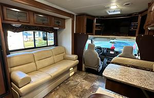 2013 Coachmen RV Leprechaun 317SA Ford 450