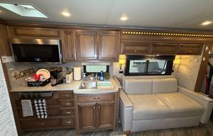 A-6 Newmar  33' , King Bed, Easy-Drive — Sleeps 5