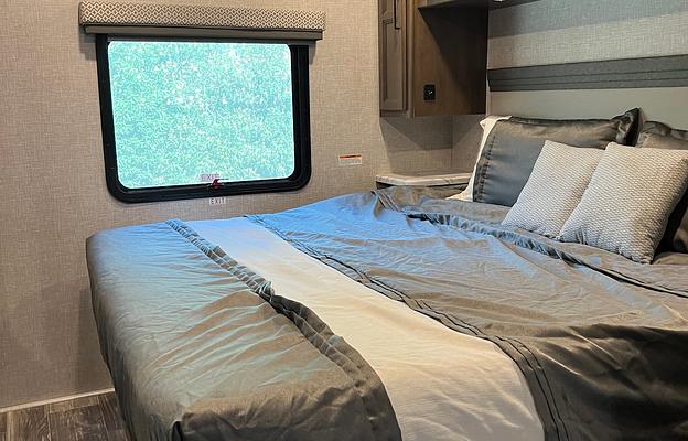 Luxury Your Way: A 5-Star Glamping Oasis
