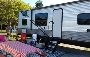 2021 East to West Silverlake King Bed & Bunks