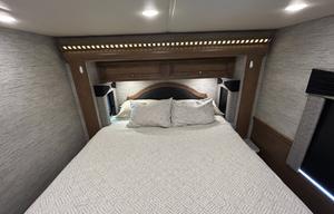 A-6 Newmar  33' , King Bed, Easy-Drive — Sleeps 5